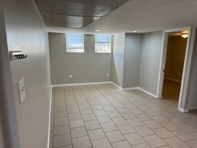 Building Photo - 1453 N Hamlin Ave