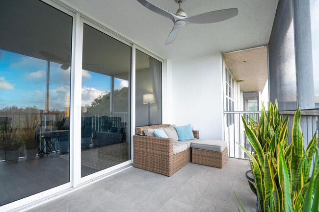 Building Photo - 3900 Oaks Clubhouse Dr