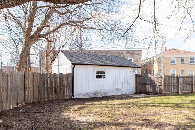 Building Photo - 2750 N 61st St