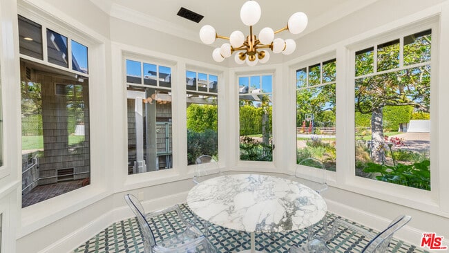 Building Photo - 6815 Dume Dr