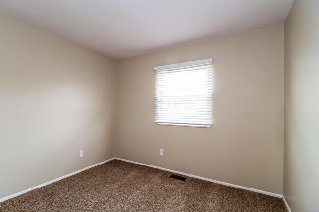 Building Photo - 1880 Queensrowe Pl