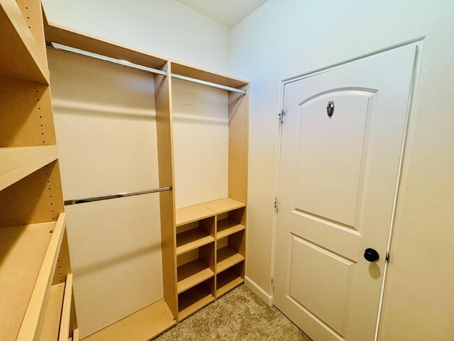 Building Photo - Gorgeous 3 bd, 4 ba Townhome in 55+ Community
