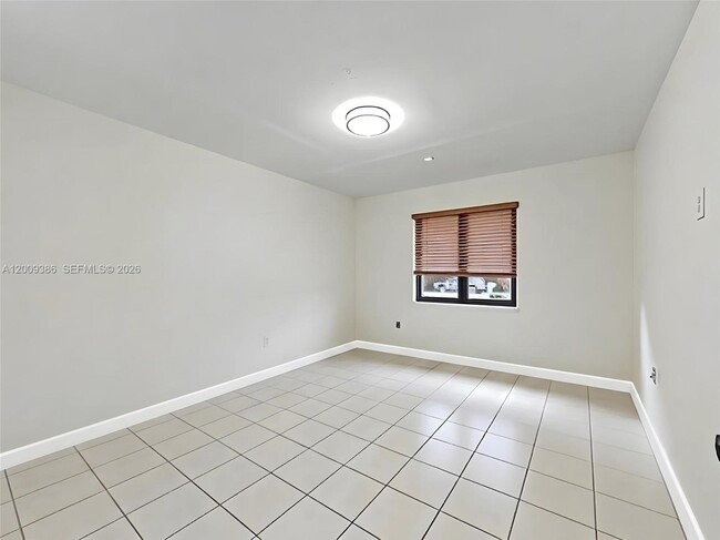 Building Photo - 6714 N Waterway Dr