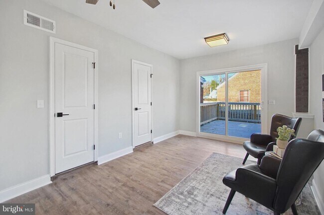 Building Photo - 4004 Ellis St