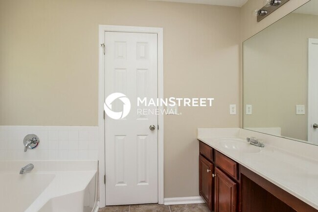 Building Photo - 4 Bedroom Pet-Friendly Home in Atlanta, GA with Main Street Renewal