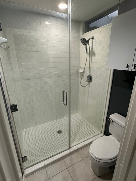 Building Photo - 918 Ruthven St