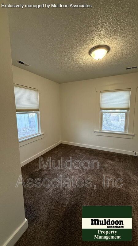 Building Photo - 1137 Van Buren St