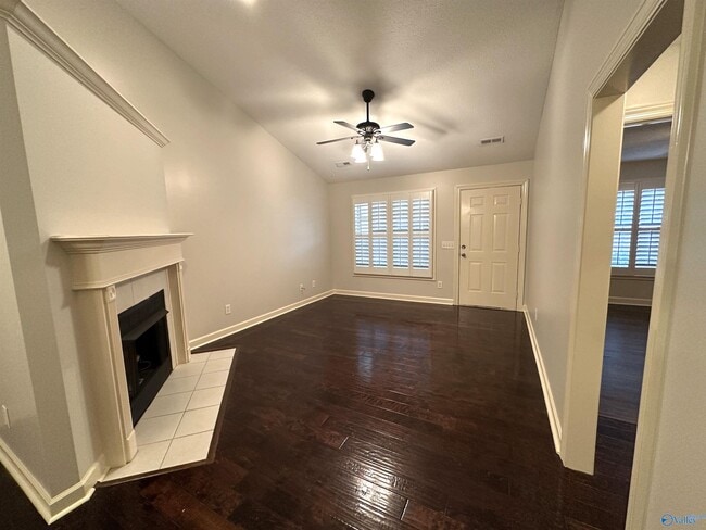 Building Photo - 722 Hobbs Rd SE