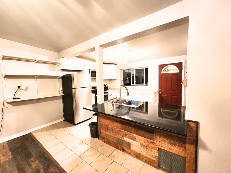 Primary Photo - 671 W Clark Rd