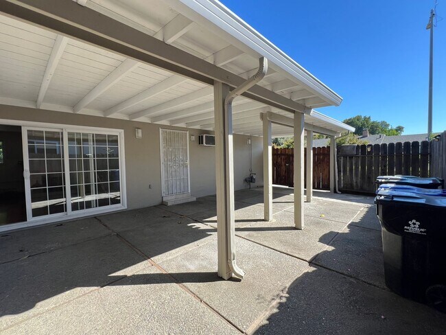 Building Photo - Blacow home for rent! $4000