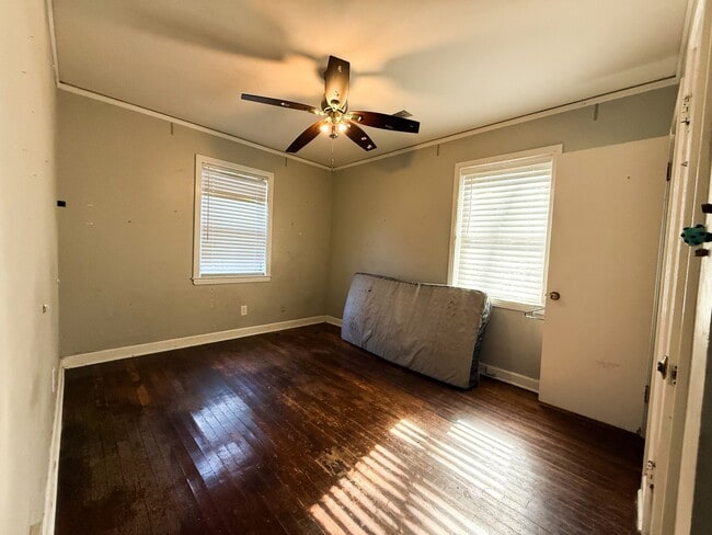 Building Photo - 1027 Waring Rd