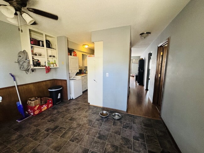 Building Photo - Charming 2-Bed Townhouse in St. Louis Park - Your Cozy Home Awaits!