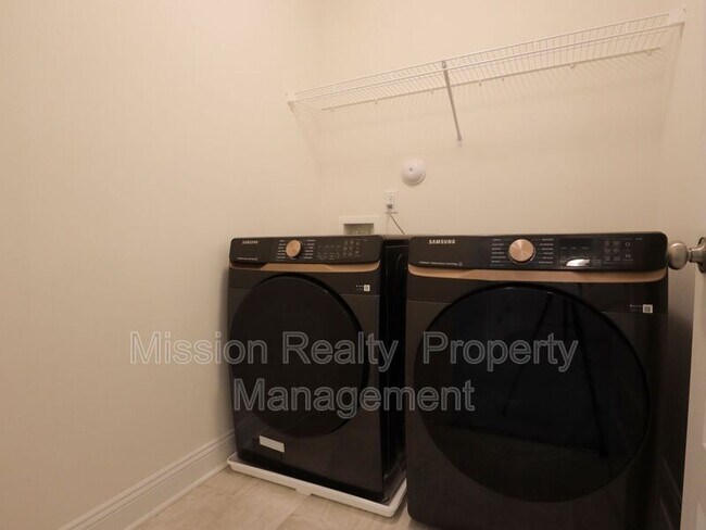 Building Photo - 10860 Farmstead Ml Ln