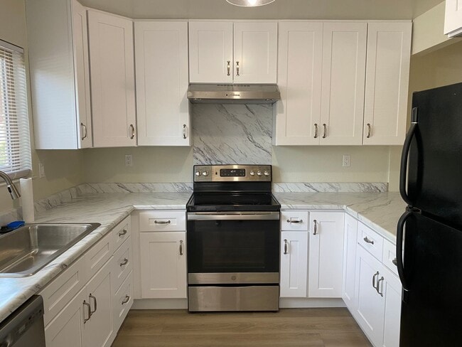 Building Photo - 1481 Parkway Dr