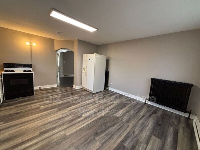 Building Photo - 55 Forest Glen Ave