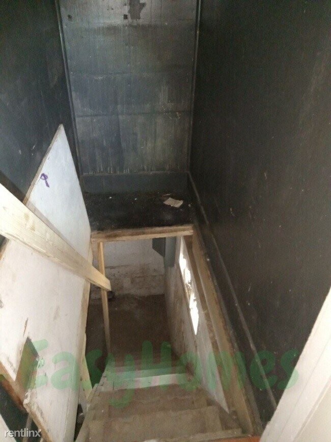 Building Photo - 1 br, 1 bath House - 619 Northeast Rock Is...