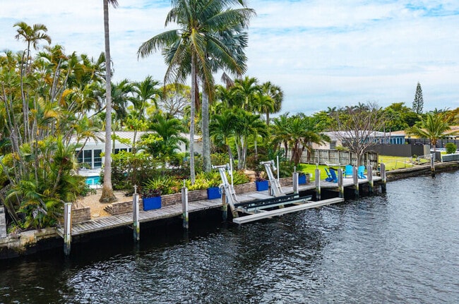 Building Photo - 1733 Coral Gardens Dr