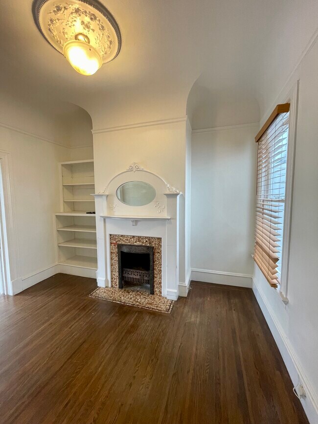 Building Photo - 142 27th St