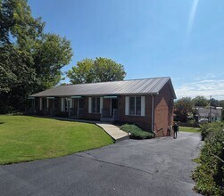 Building Photo - 1 bedroom/ 1 Bath Brick Condo Johnson City TN