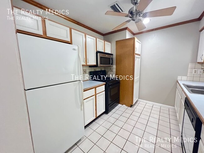 Building Photo - 1525 Fort Smith Blvd