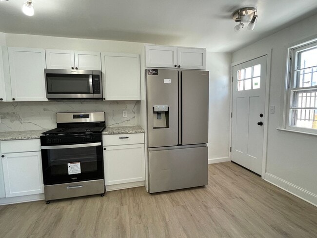 Building Photo - Beautiful 3 Bedroom, 1.5 Bath in Brookhaven
