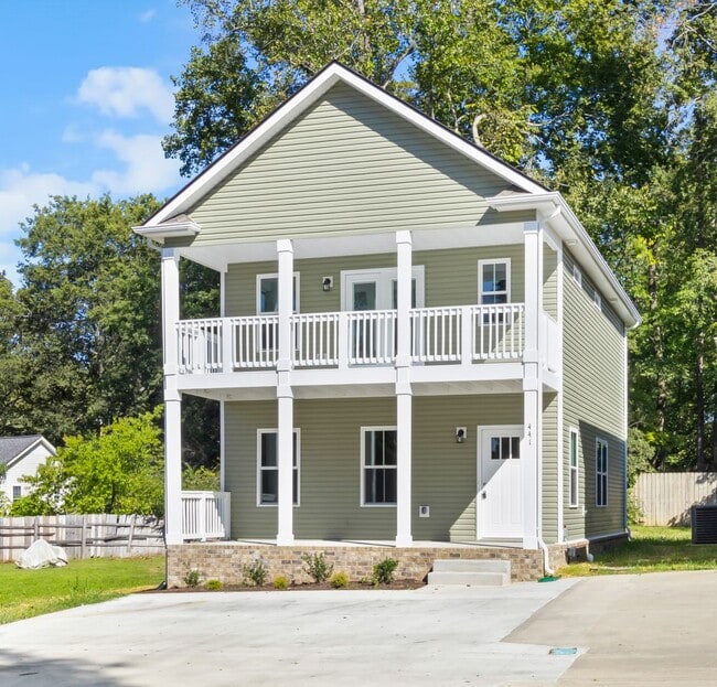 Building Photo - Close to Downtown! Home with 3 Bedrooms and 2.5 Baths.