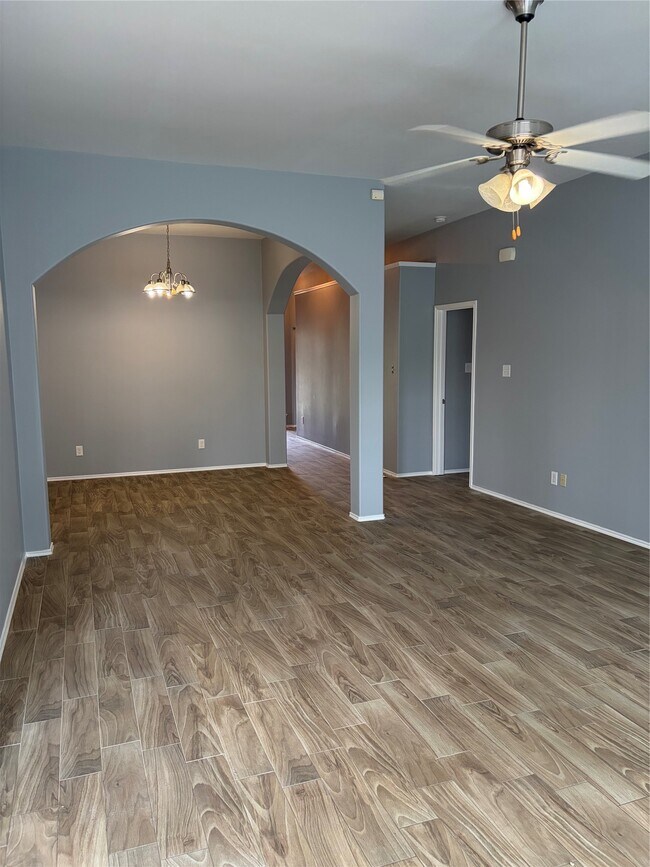 Building Photo - 7214 Crescent Mills Dr