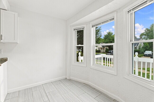 Building Photo - 8650 Greenview Ave