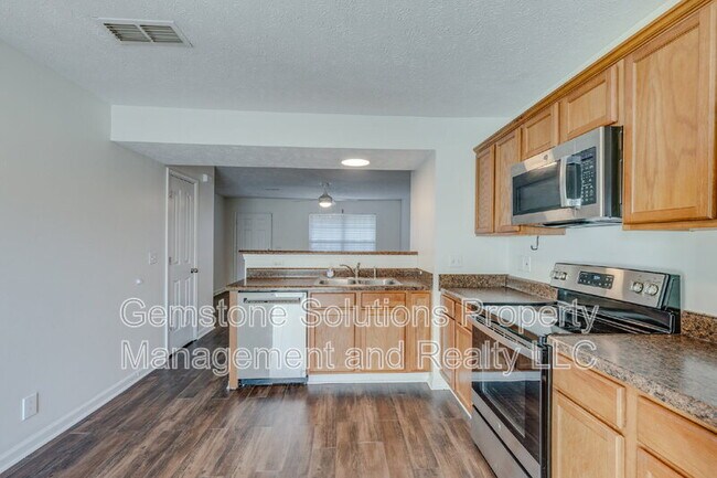 Building Photo - 1303 Vermont Ct