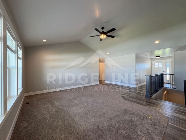 Building Photo - 137 Linden St