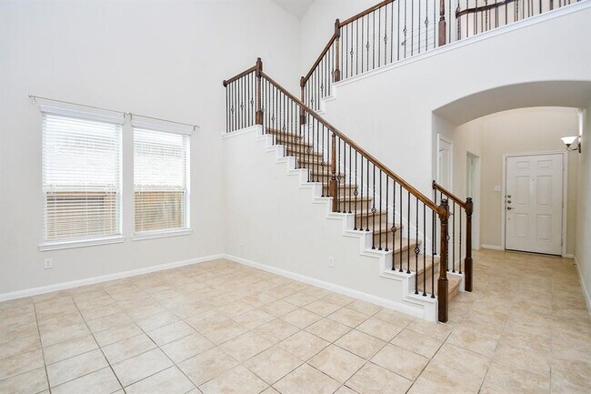Building Photo - 30217 Live Oak Way