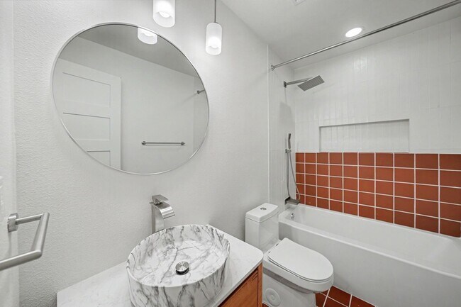 Building Photo - 4001 Bullock Dr