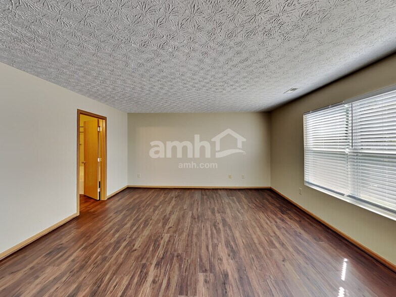 Building Photo - 5388 Englecrest Dr