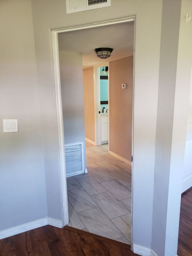 Building Photo - Historic District 3 be d3 bath home w/ RV gate