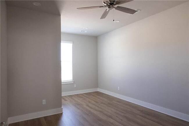 Building Photo - 817 Spurgeon Ln