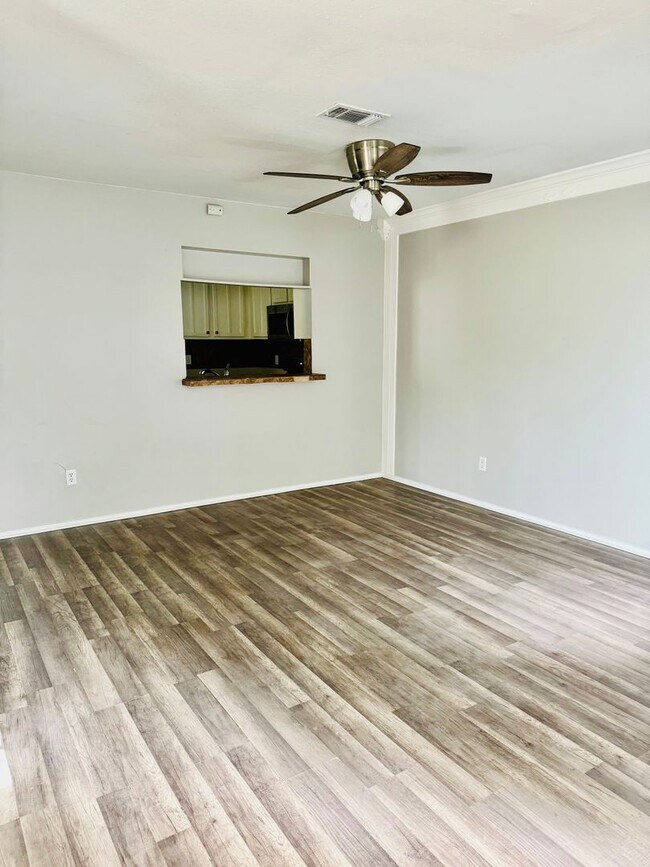 Building Photo - New Rental! 2-Story Townhome in Calallen –...