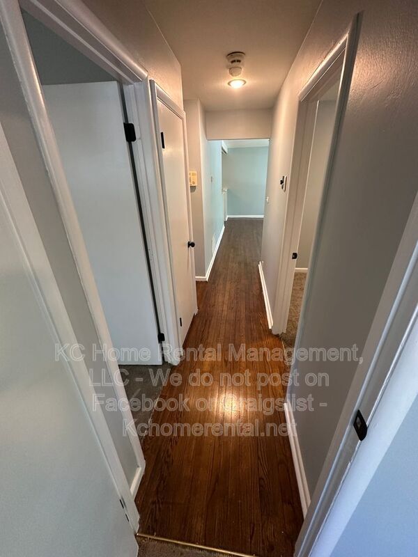 Building Photo - 10809 Ewing Ave