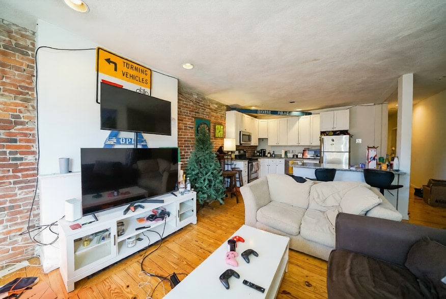 Building Photo - 616 Columbus Ave