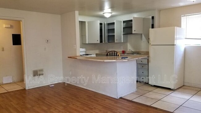 Building Photo - 196 Baird Ave