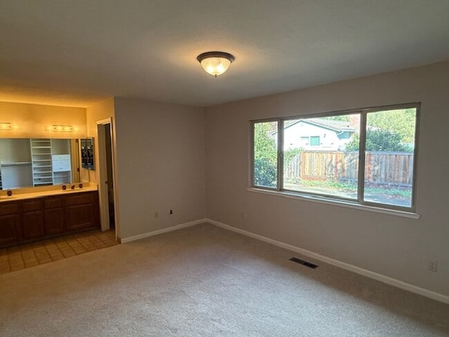 Building Photo - Massive 5-bedroom home in the El Sobrante / Greenbriar Neighborhood