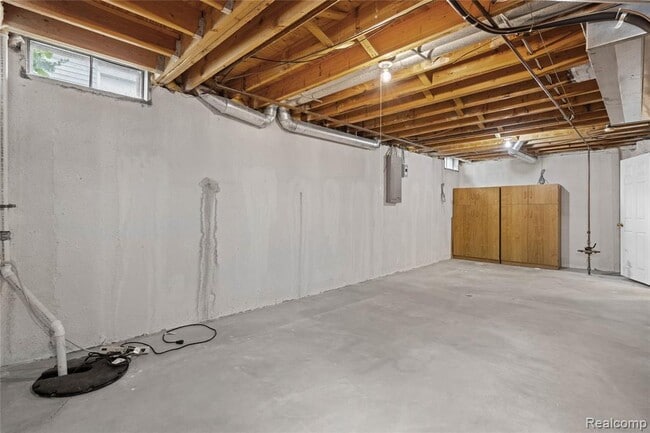 Building Photo - 47258 Scarlet Dr N