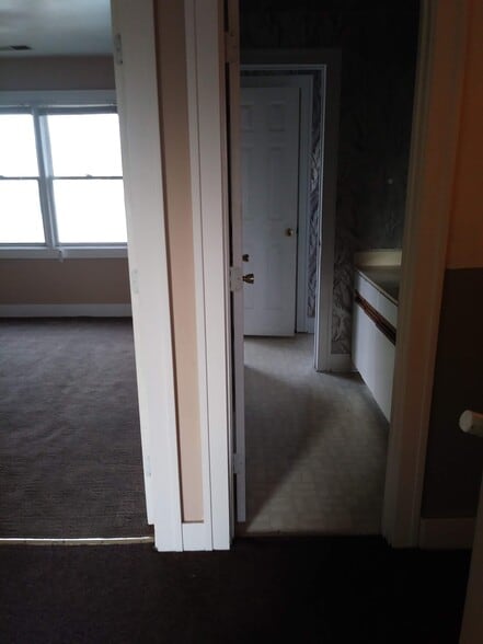 Bathroom to hall and bedroom - 1552 Gallagher St