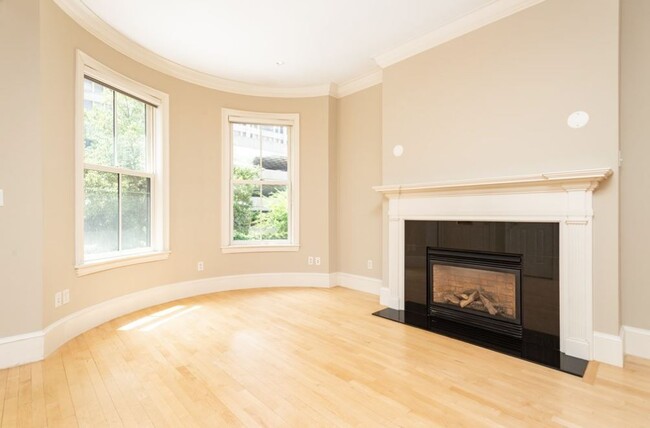 Building Photo - 70 E Brookline St