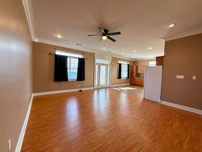 Building Photo - 98 Melrose Dr