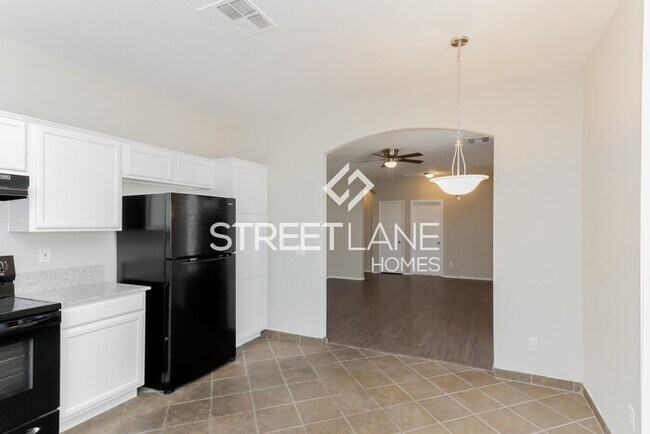 Building Photo - REDUCED!