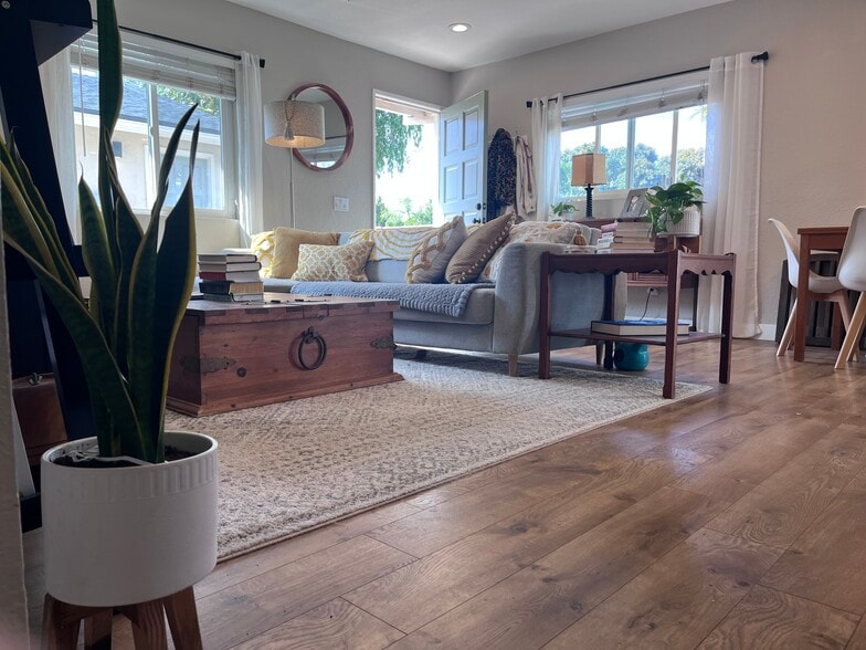 Comfortable living - 3675 Cherokee Ave