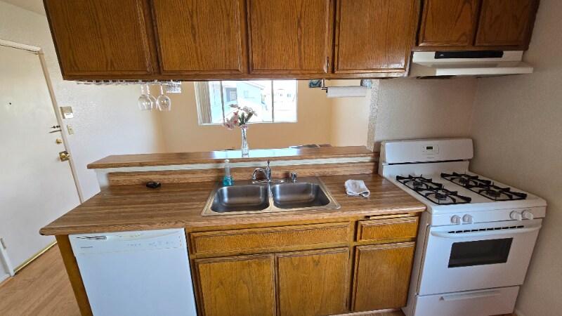 Primary Photo - 4446 W 136th St