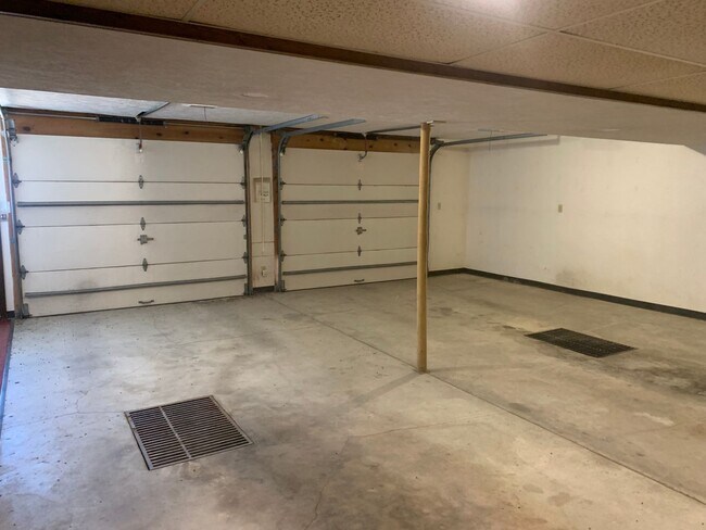 Building Photo - Looking for country living? Check out this...