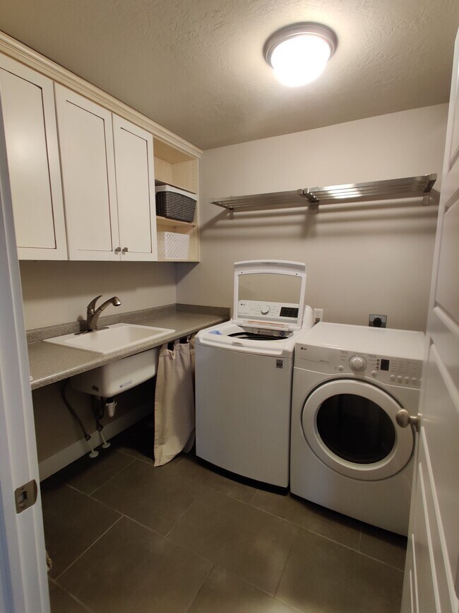Building Photo - 13287 Alexis Dr
