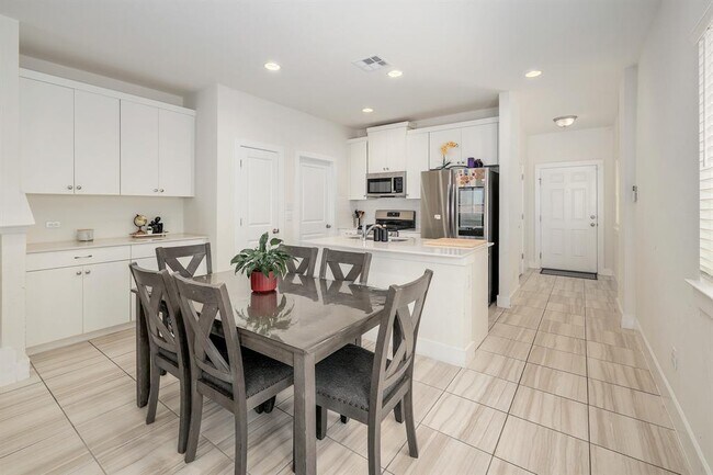 Building Photo - 204 Furlong Dr